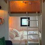Holiday park Zulawska Zielona Przystan, Caloroczny Domek Na Kolach