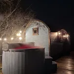 Holiday park Zulawska Zielona Przystan, Caloroczny Domek Na Kolach