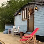 Zulawska Zielona Przystan, Caloroczny Domek Na Kolach Holiday park Izbiska
