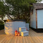 Zulawska Zielona Przystan, Caloroczny Domek Na Kolach Izbiska
